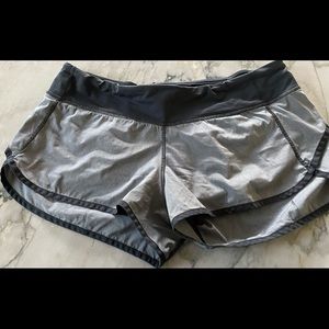 Lululemon 2.5” shorts gently used condition, no flaws